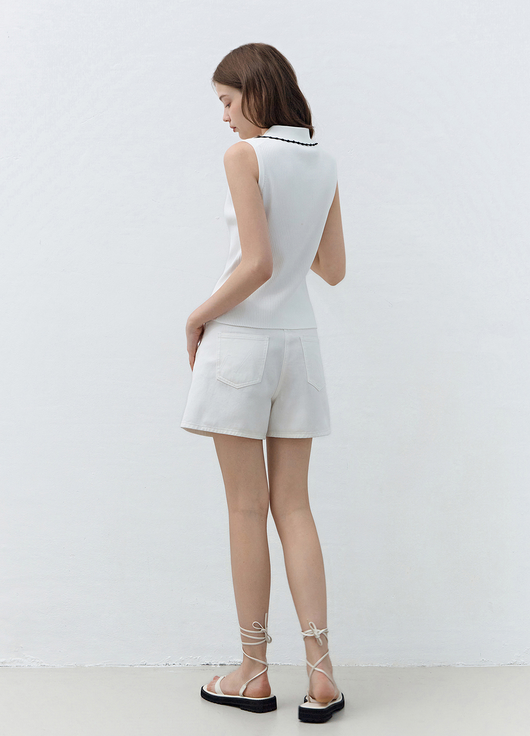 [Exclusive]배색 카라 리브 니트 슬리브리스 탑_IVORY_16