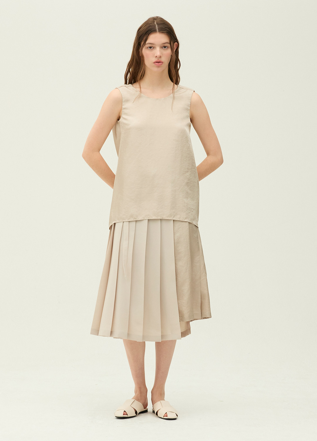 [시즌오프]비대칭 플리츠 롱 스커트_LIGHT BEIGE_9