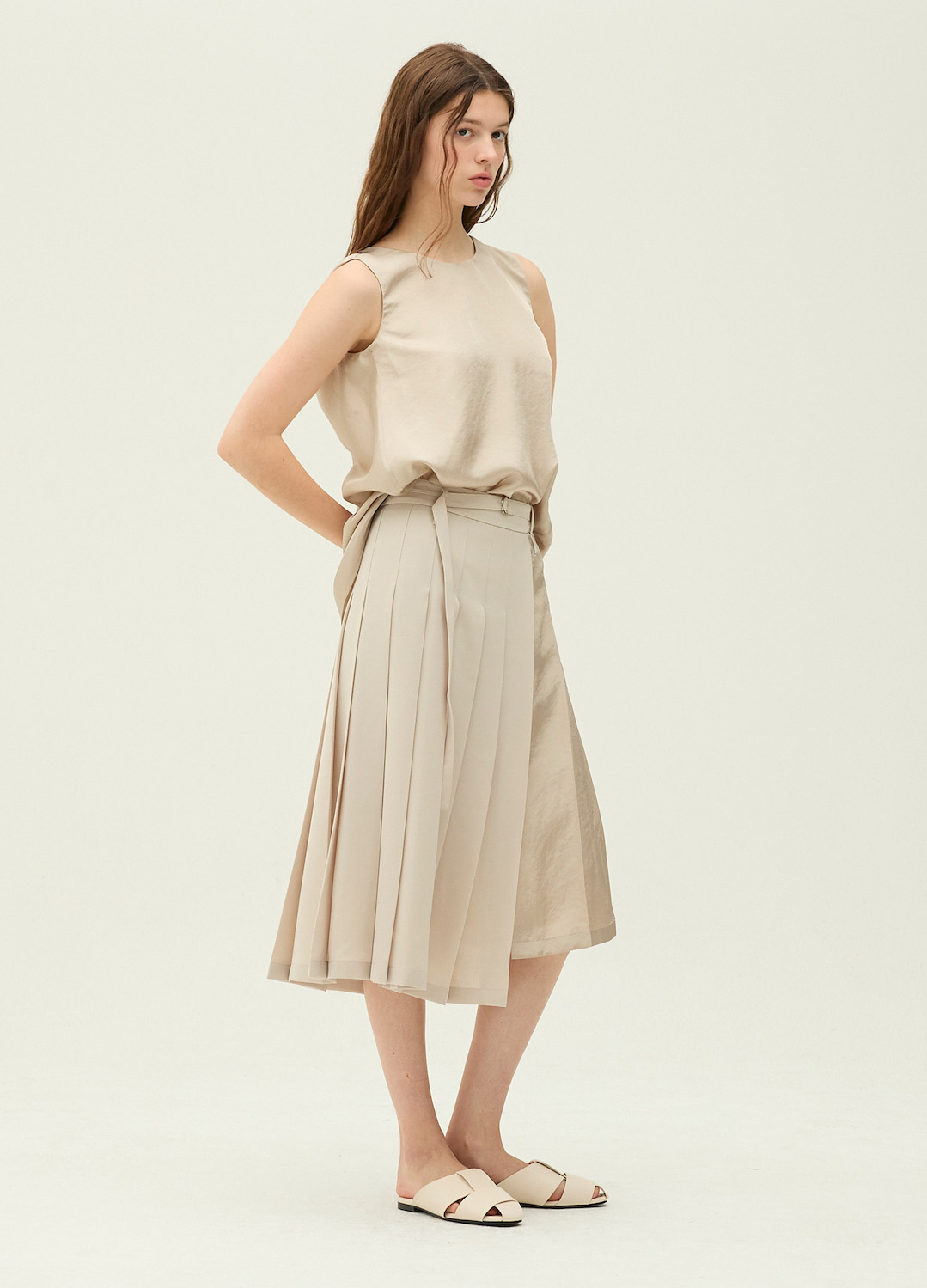 [시즌오프]비대칭 플리츠 롱 스커트_LIGHT BEIGE_5