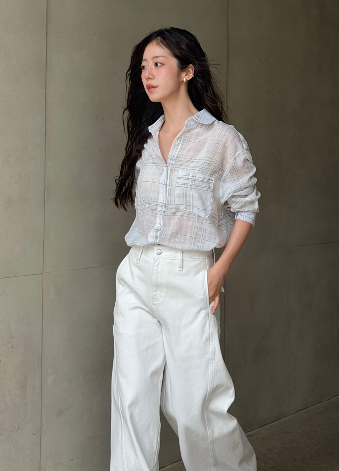 [시즌오프] [EXCLUSIVE]체크 루즈핏 셔츠 블라우스_WHITE_10