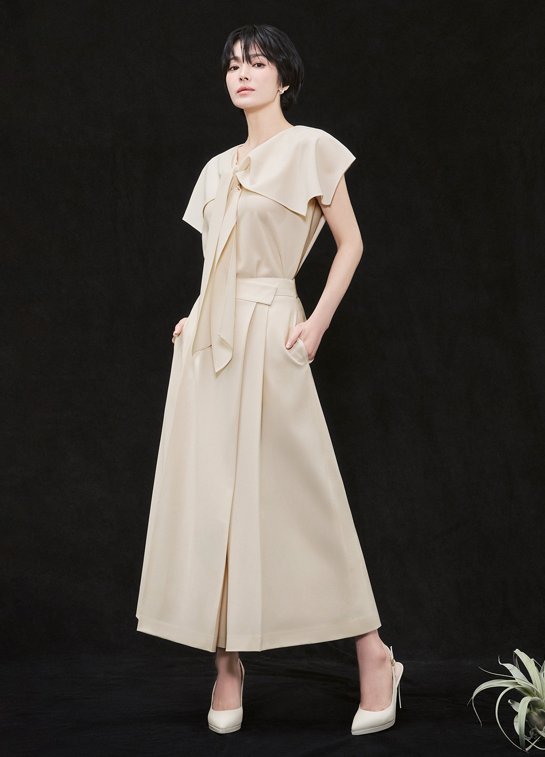 A라인 턱 디테일 와이드 팬츠_LIGHT BEIGE_5