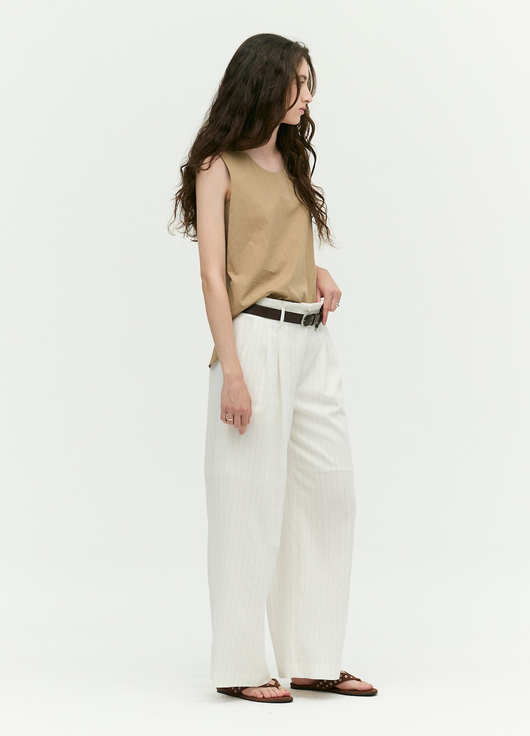 [시즌오프]라운드 슬리브리스 블라우스_BEIGE_10