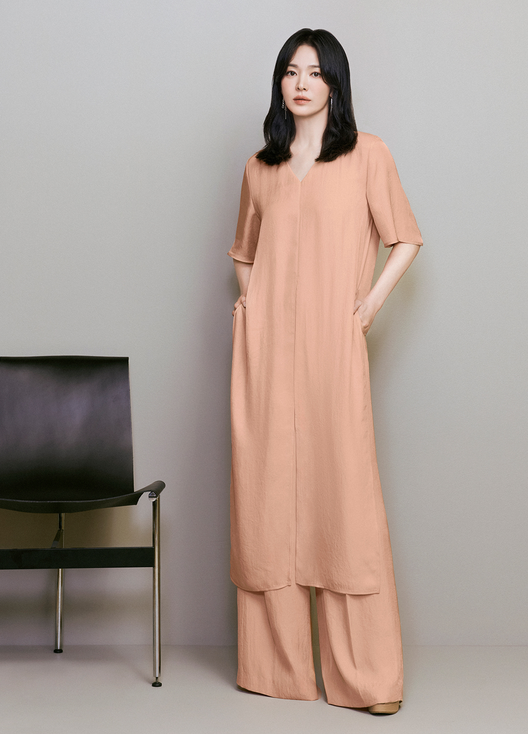 드레이프 랩 디테일 브이넥 블라우스_ORANGE_6
