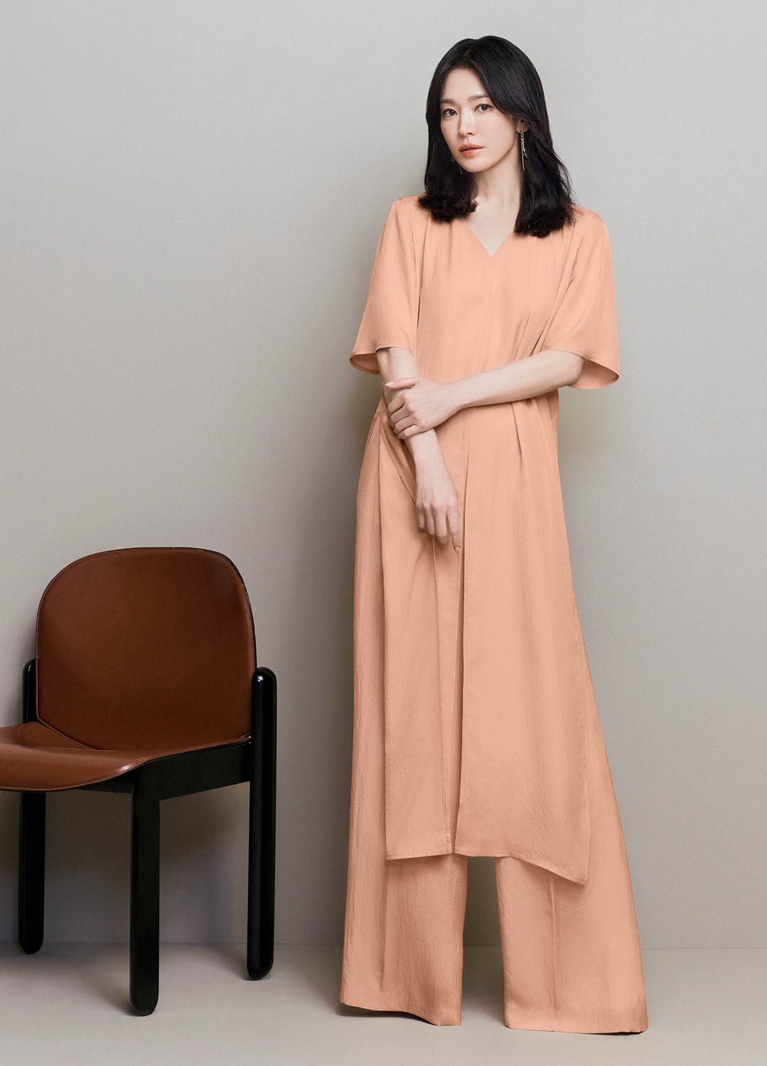 드레이프 랩 디테일 브이넥 블라우스_ORANGE_7