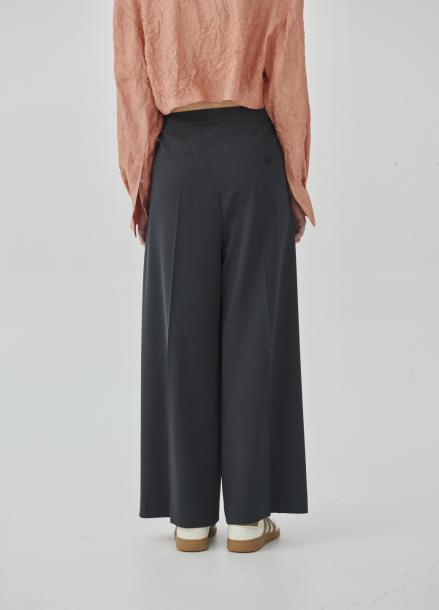 WIDE LEG SIDE TUCK PANTS