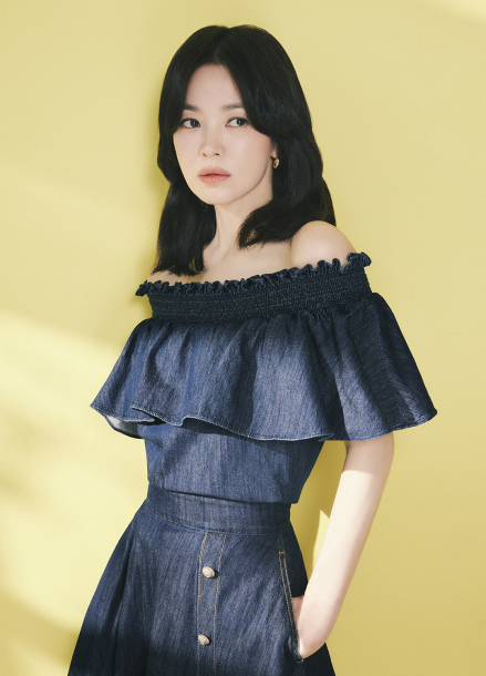 오프숄더 스모킹 블라우스