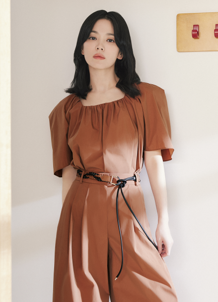 [시즌오프]코튼 혼방 스퀘어넥 블라우스