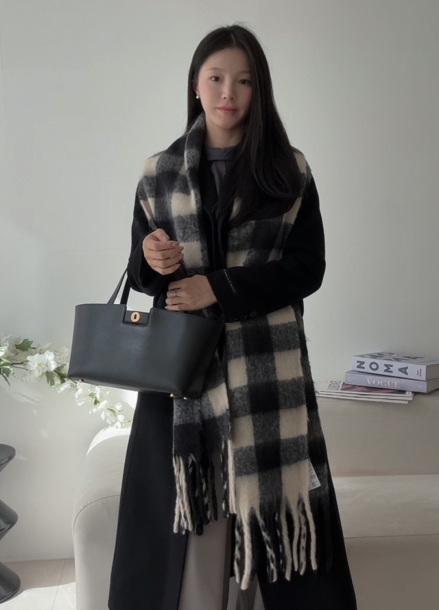 블랙 체크 프린지 머플러
