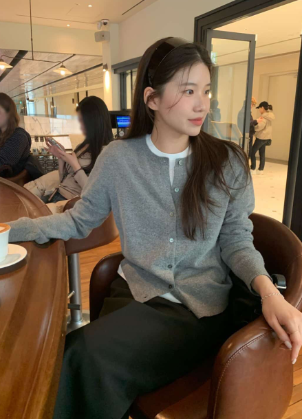 [Exclusive]레귤러핏 라운드넥 울 가디건