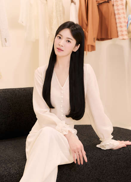 플라워 러플 타이 블라우스