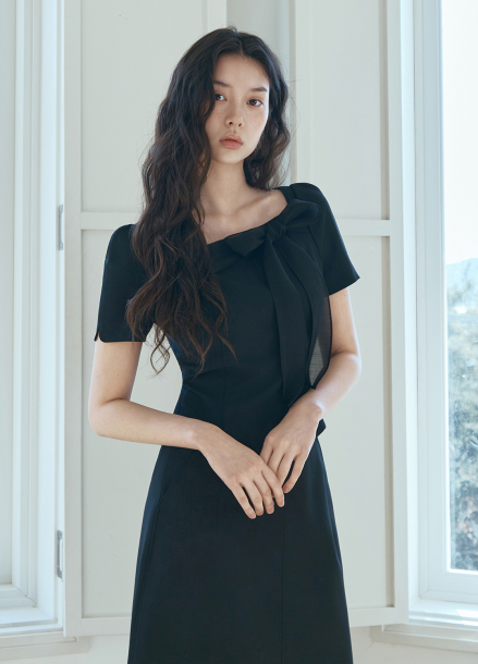 [Exclusive]리본 포인트 스퀘어넥 탑
