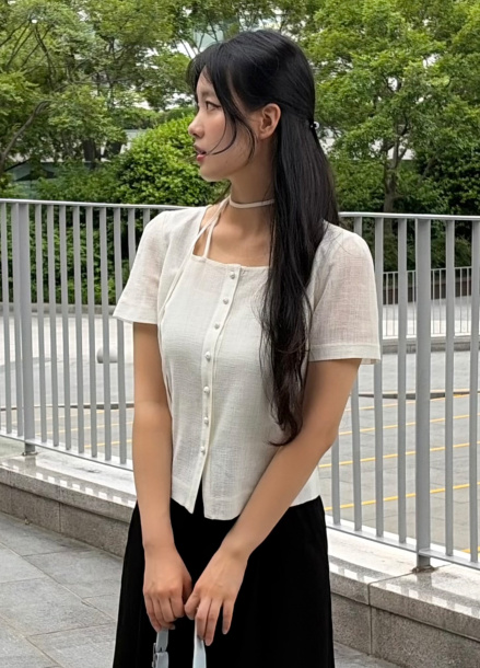 스퀘어넥 하프 슬리브 블라우스