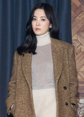 하이넥 글리터 디테일 풀오버