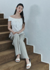 [Exclusive]오프숄더 배색 블라우스_WHITE_8