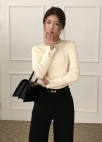 리브드 라운드넥 풀오버_CREAM_13