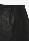 [프리오픈]페이크 레더 미니 스커트_BLACK_19