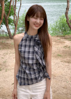 [Exclusive]플라워 브로치 디테일 슬리브리스 탑_NAVY_25