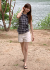 [Exclusive]플라워 브로치 디테일 슬리브리스 탑_NAVY_26