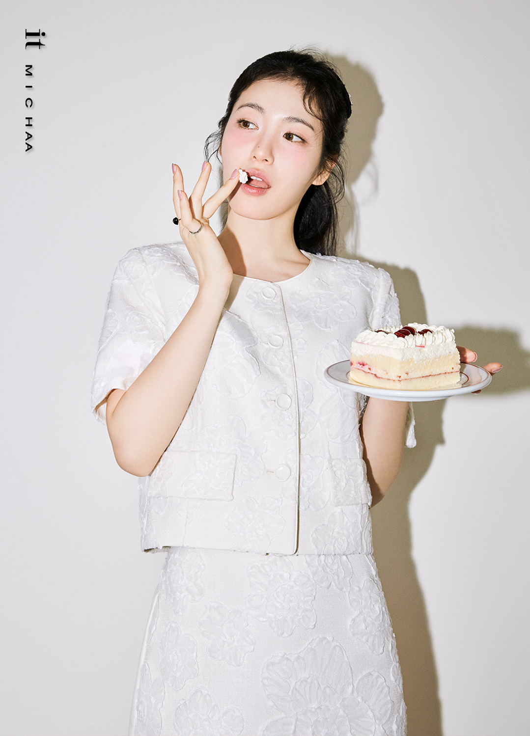 룩북 이미지
